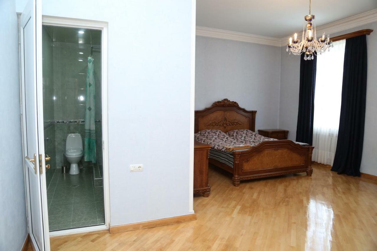 Apartments City On The Palm Tbilisi Bagian luar foto