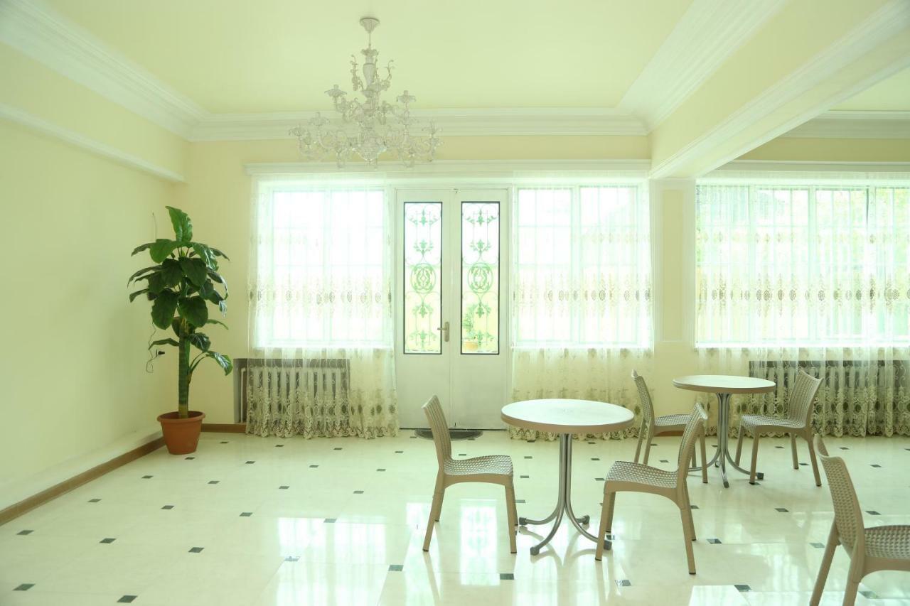 Apartments City On The Palm Tbilisi Bagian luar foto