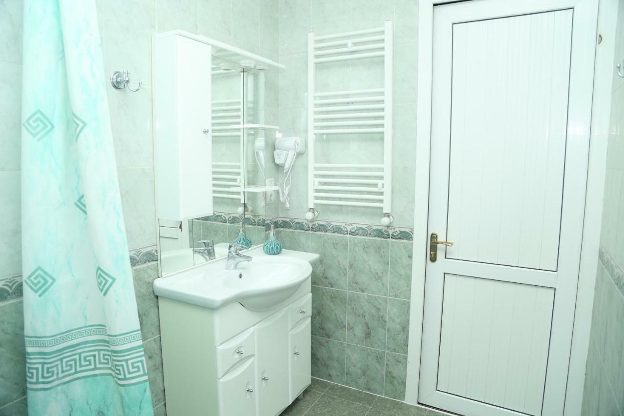 Apartments City On The Palm Tbilisi Bagian luar foto