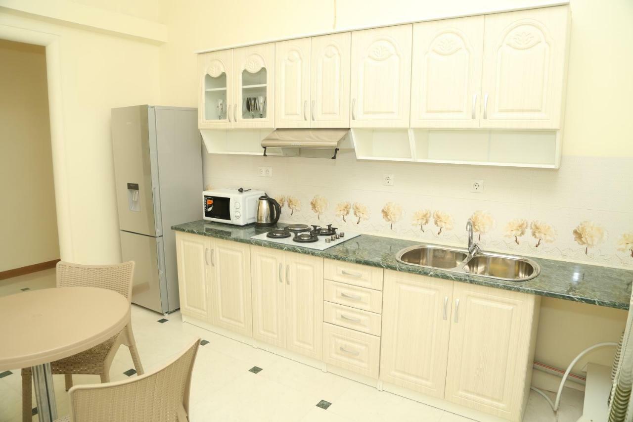 Apartments City On The Palm Tbilisi Bagian luar foto